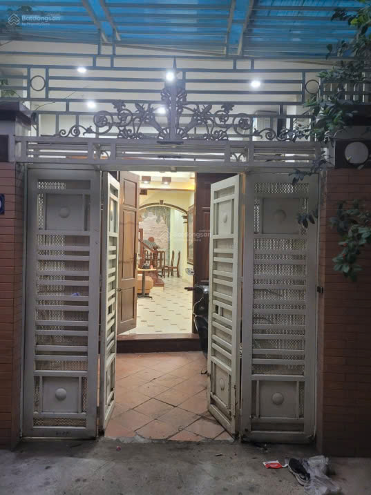 Cho thuê nhà Phố Nguyễn Khang, 55m2 x 4 tầng, 5PN, 18 Triệu ở nhóm 10 người, VP cty - Ảnh chính